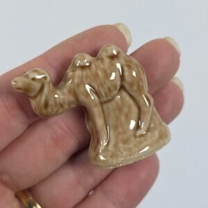 Wade Whimsie camel animal figurine England Red Rose Tea series 2 Small
